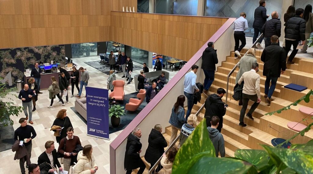 Open avond bezoekers bij Academie voor Vastgoed.